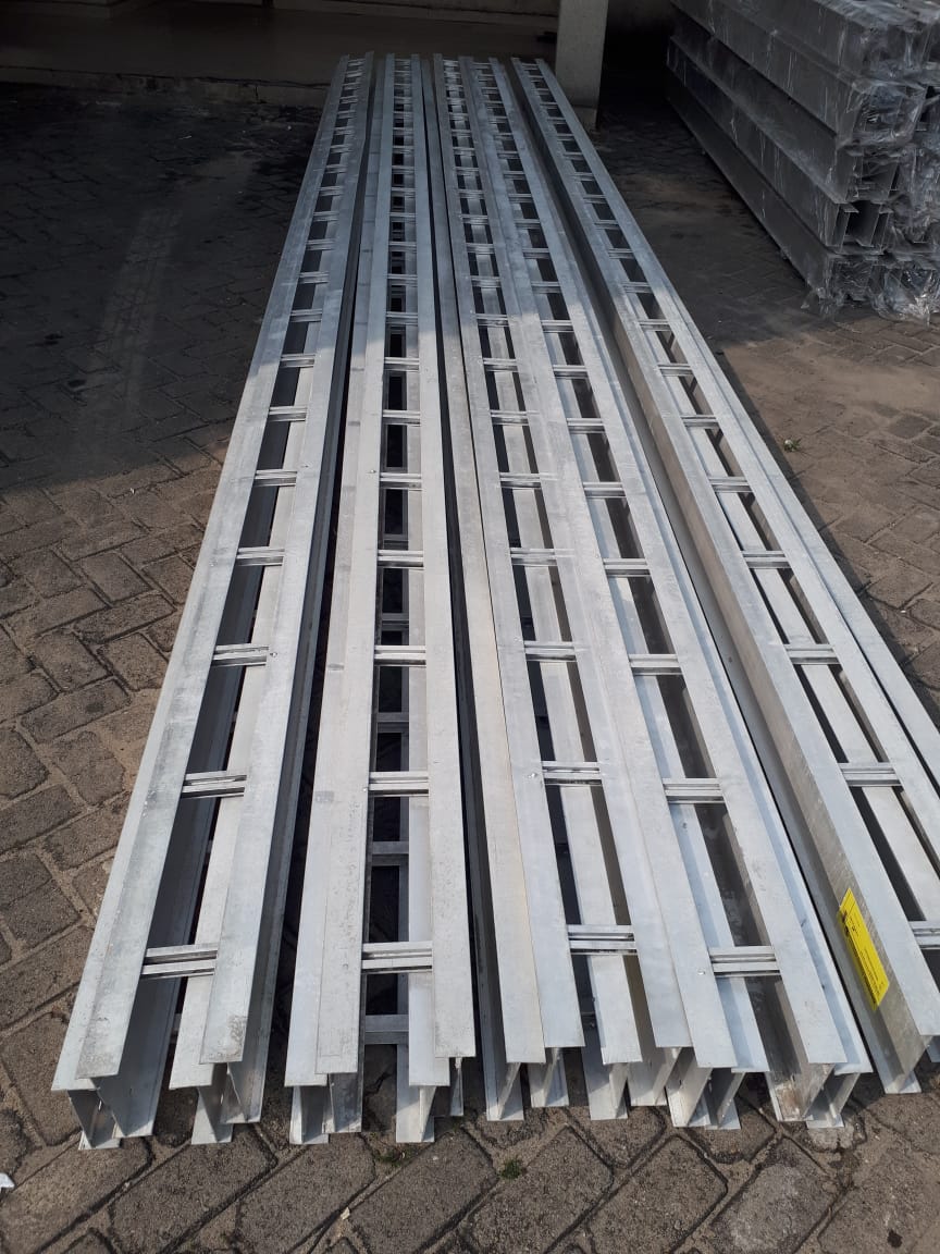 Long-Span Heavy Cable Ladder Runs — Yard Staging