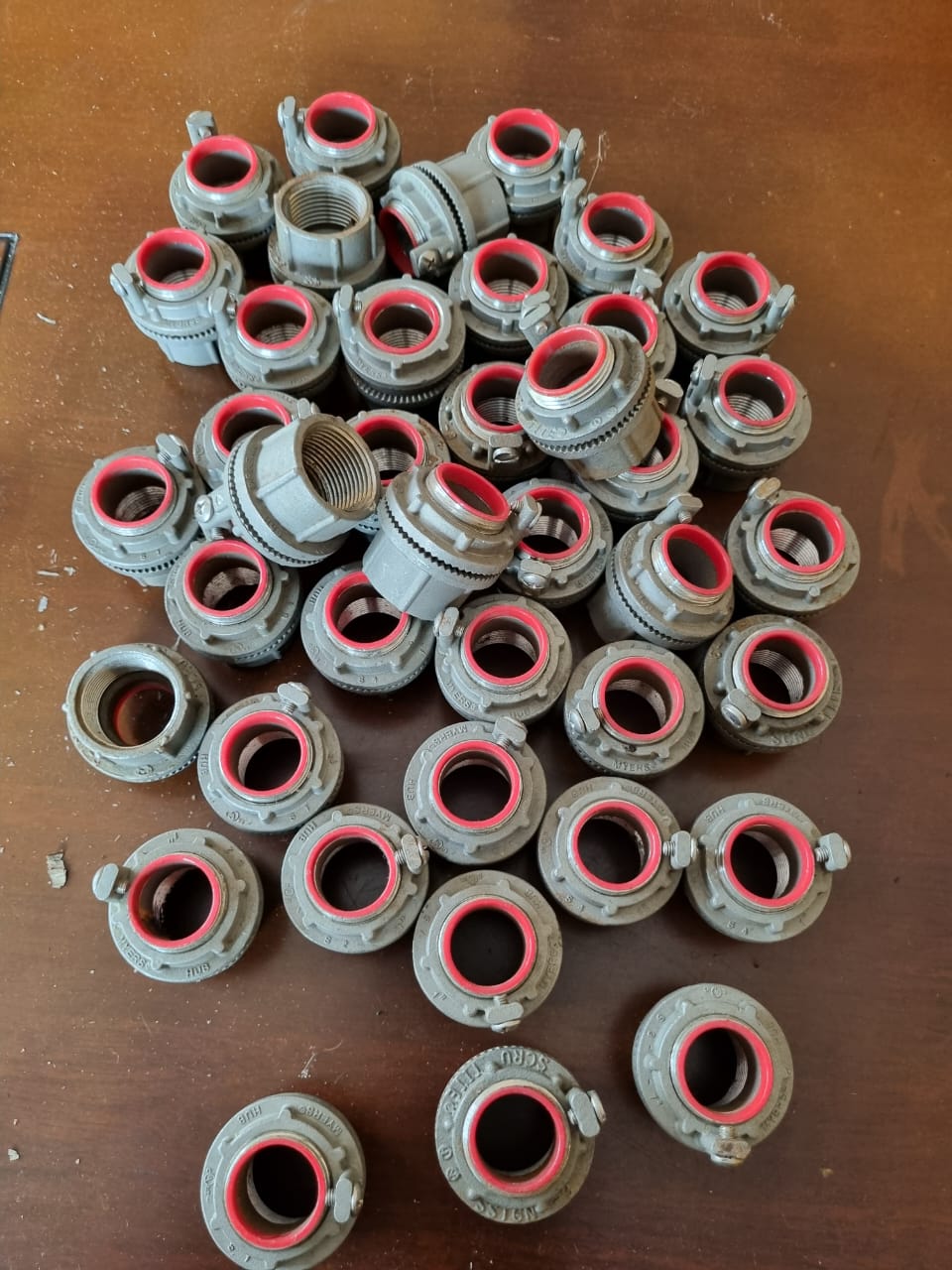 Myers Scru-Tite Insulated Grounding Conduit Hubs